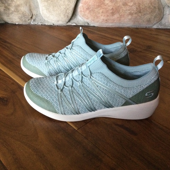✔️ Like New Skechers Arya Sneaker Woman’s Size 6.5 - Picture 3 of 8
